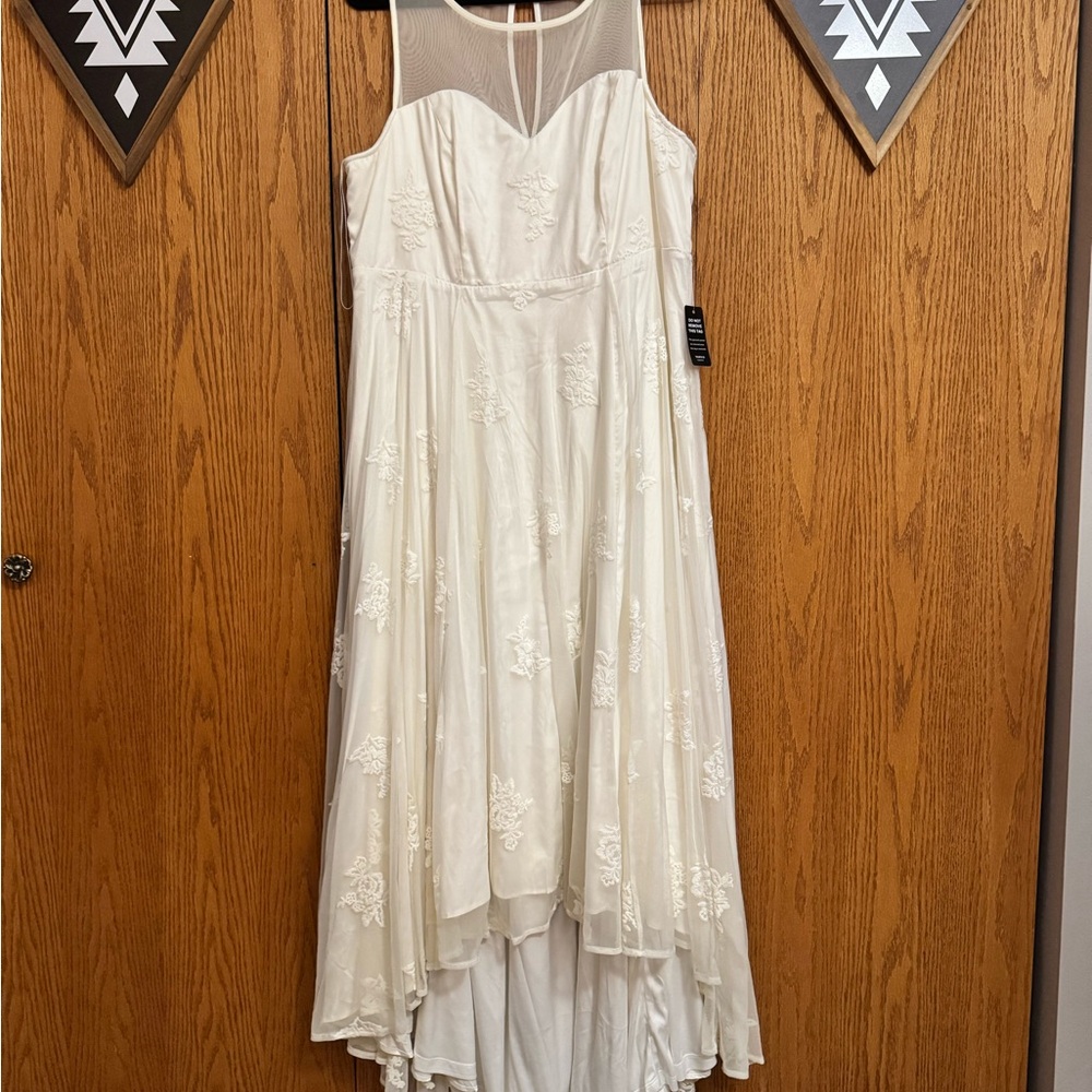 Elegant Cream Sleeveless Wedding Dress